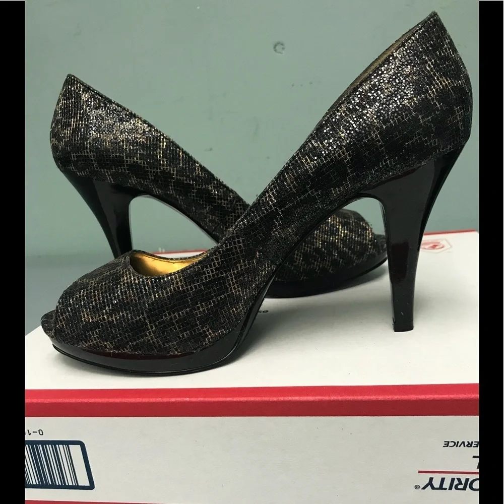 Nine West - Picture 6 of 6